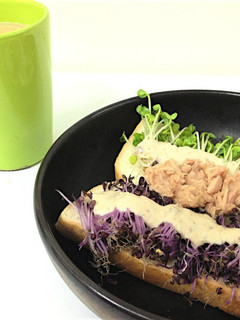 A picture of [綠藤芽食譜] 芽菜鮪魚沙拉土司.