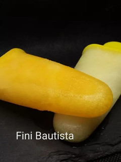 Una foto de Polos de hielo de limón y naranja