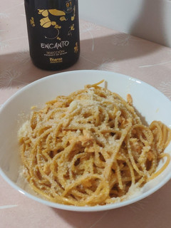 Una foto de Espaguetis integrales a la carbonara