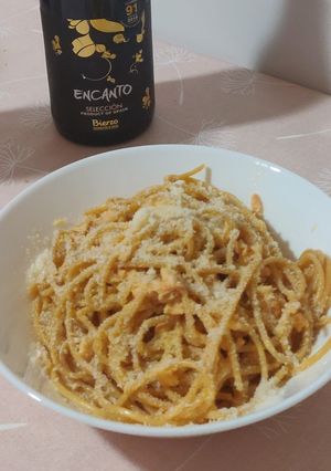 Una foto de Espaguetis integrales a la carbonara
