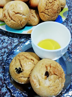 Una foto de Mogollas (pan) dulces de miel 🍯 y pasas 🍇