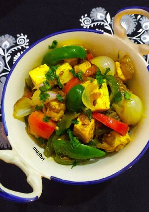 कढ़ाई पनीर (Kadhai Paneer Recipe In Hindi) रेसिपी मुख्य फोटो