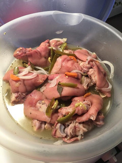 Una foto de Patas de cerdo en escabeche