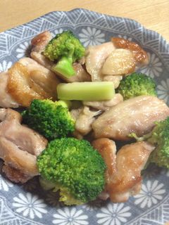 A picture of Stir-Fried Chicken Thighs and Broccoli with Salt.