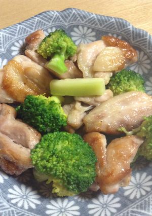 A picture of Stir-Fried Chicken Thighs and Broccoli with Salt.