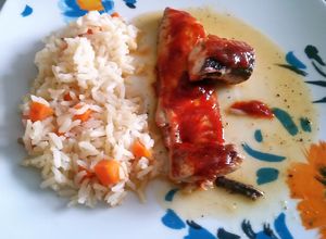 Una foto de Filete de pescado en salsa de tamarindo y guarnición de arroz basmati