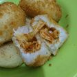 Uli isi ayam suwir pedas