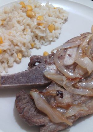 Una foto de Costillas de res jugosas