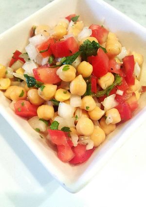 Una foto de Ensalada de garbanzos