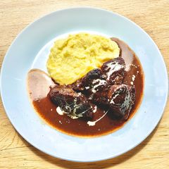 A picture of Stewed beef shank in red wine.