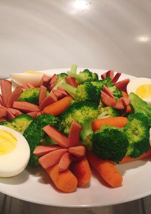 Hình của món Bạch tuộc nâu, hiệp sĩ bông cải xanh và công chúa cà rốt.