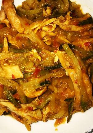 Una foto de Spaguetti de zucchini o calabacín