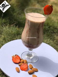 A picture of Banana strawberry and almond smoothie.
