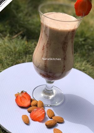 A picture of Banana strawberry and almond smoothie.