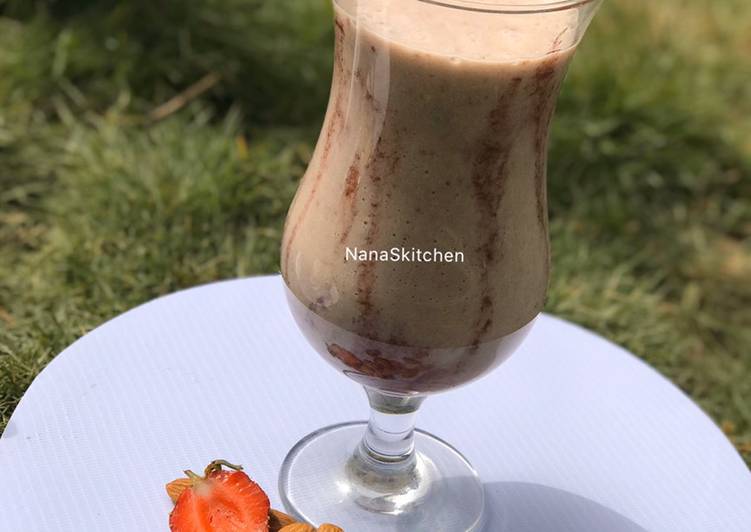 Simple Way to Prepare Super Quick Homemade Banana strawberry and almond smoothie