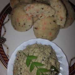A picture of Rava Idili With White Coconut Chutney.