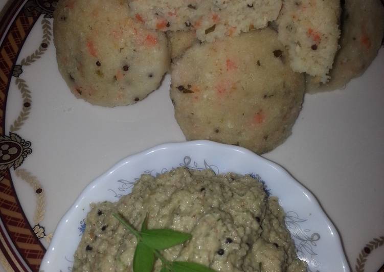Recipe of Homemade Rava Idili With White Coconut Chutney