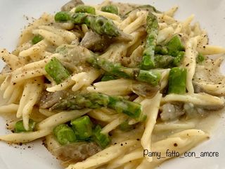 Cacio e pepe, asparagi e carciofi