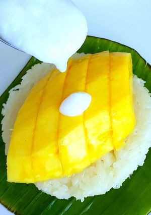 Une photo de Khao Neav Maak Mouang (Riz gluant à la mangue)
