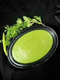 हरी चटनी होटल स्टाइल (Hari Chutney hotel style recipe in hindi) रेसिपी मुख्य फोटो