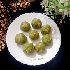 A picture of Green gram Laddu (Tiffin recipe).
