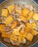 Đậu khuôn kho thịt ba chỉ