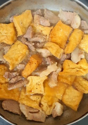 Hình của món Đậu khuôn kho thịt ba chỉ.