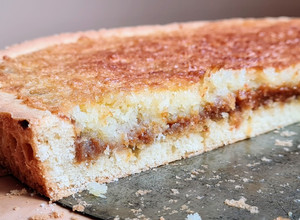 Una foto de Tarta de coco y dulce de leche