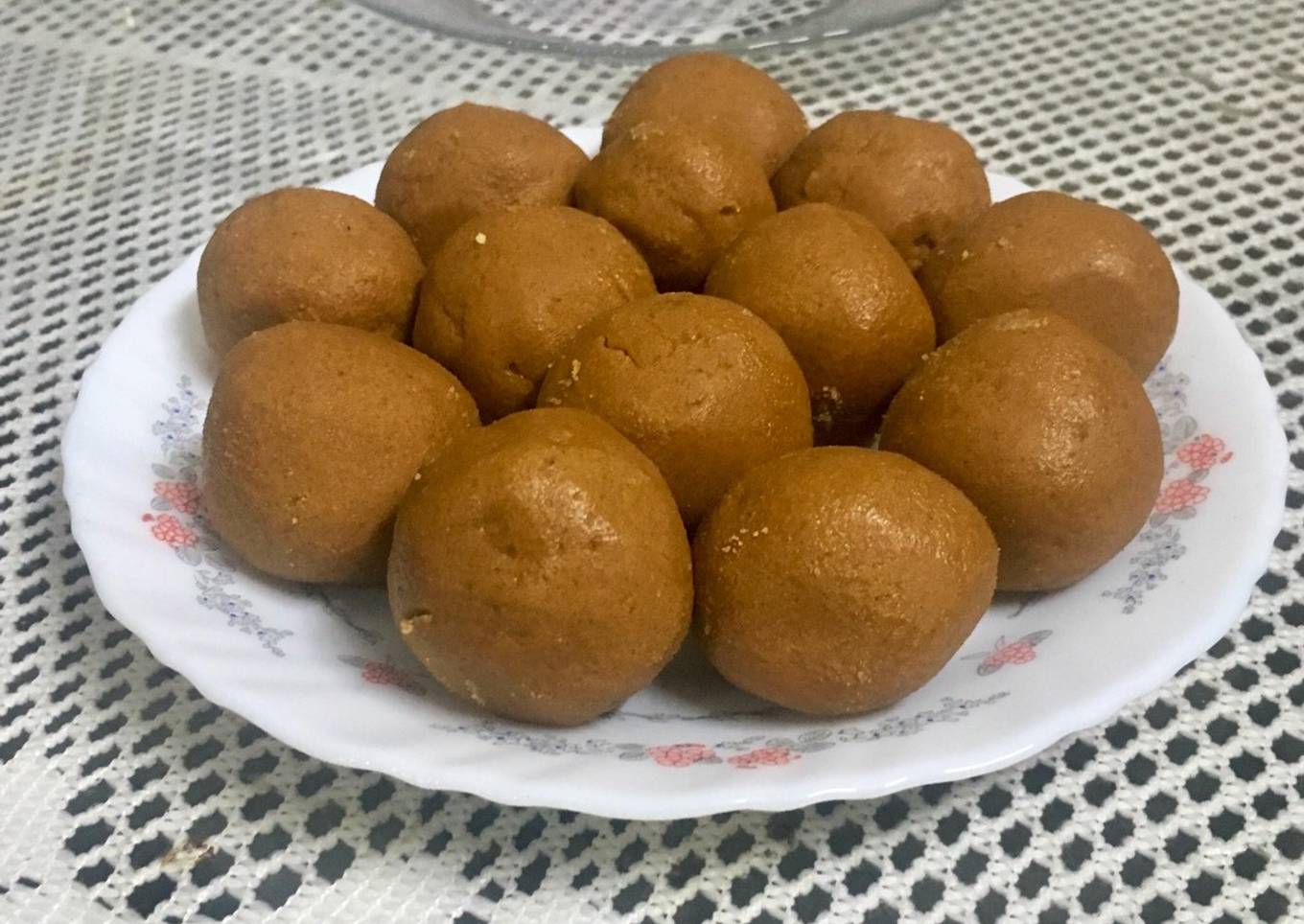 Besan ke laddu