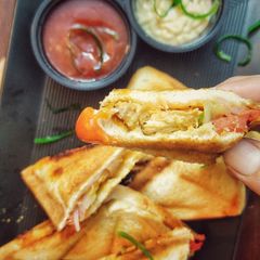 A picture of Toast Chicken sandwich.