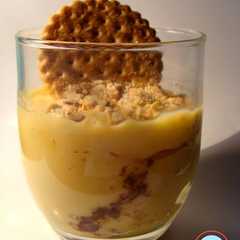 Una foto de Flan con galletas
