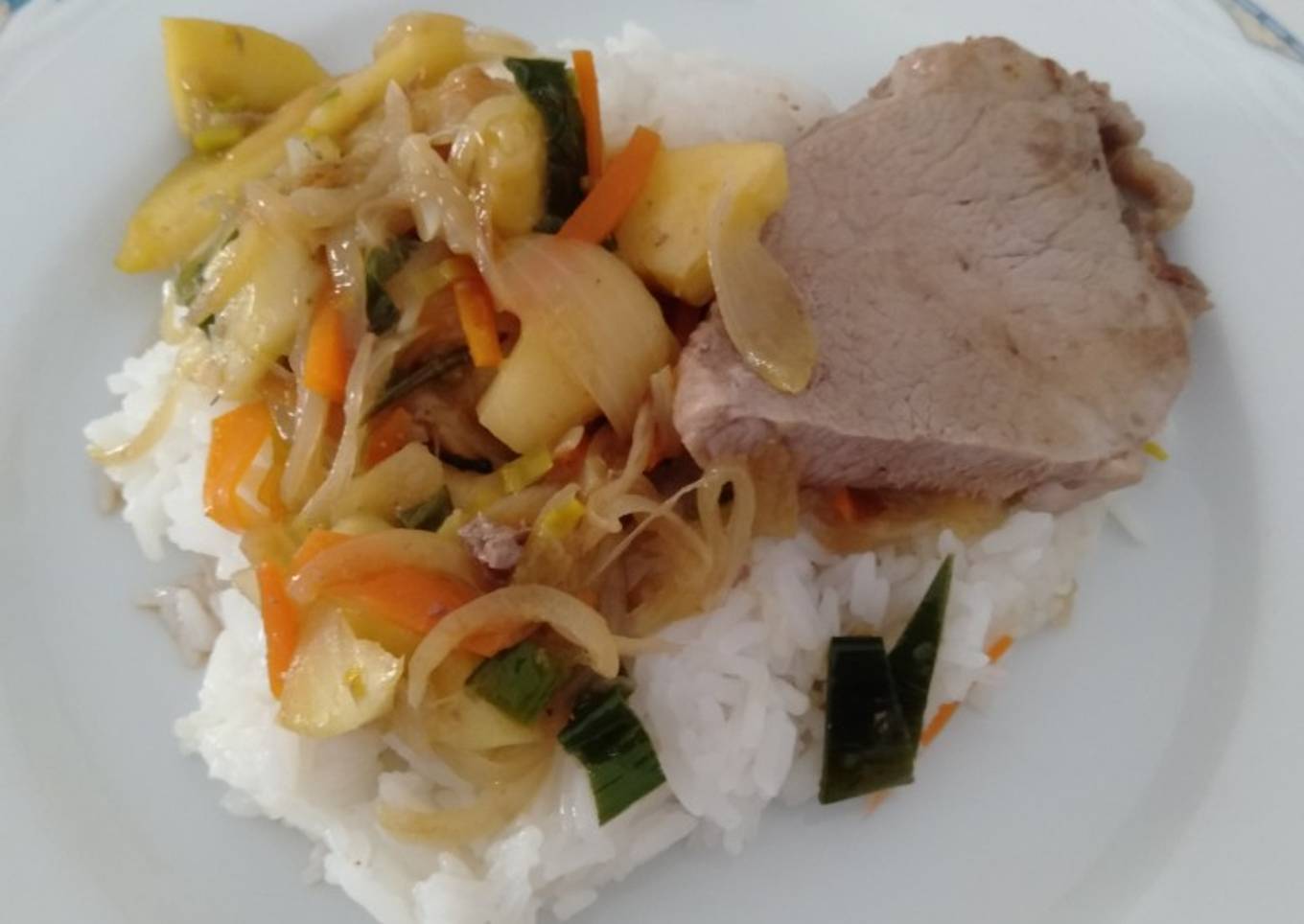Potongan babi dengan karamel apel dan bombay dari USA