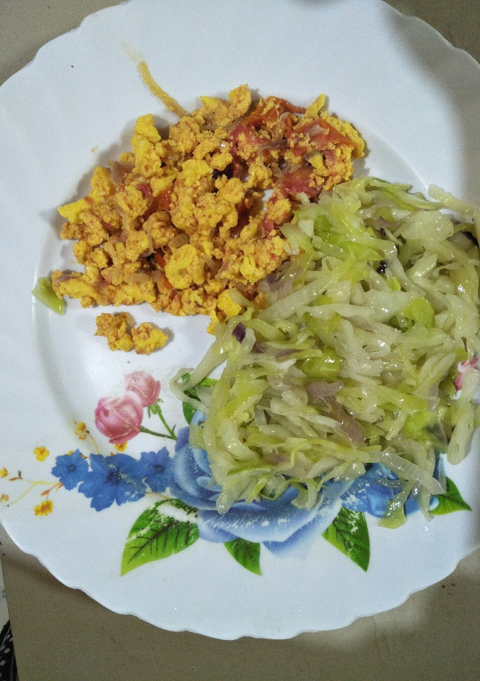 A picture of Fried cabbage with eggs.