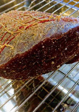 A picture of Garlic Roasted Beef.