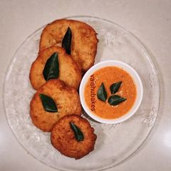 A picture of Tamilnadu special Vazhakkai Vada / Raw Banana vada.