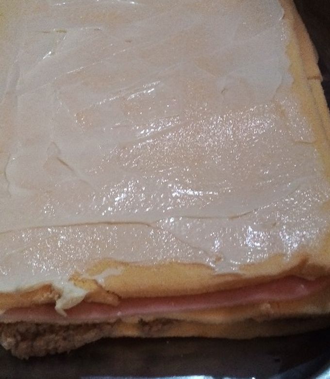 Una foto de Pionono o torta salada de atún jamón y queso