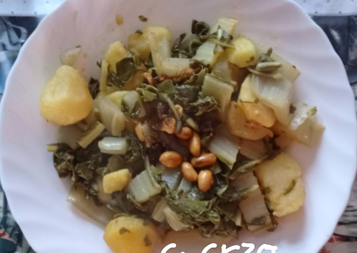 Acelgas con cacahuetes y pasas