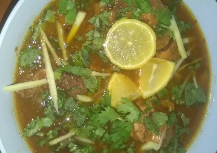 Steps to Make Award-winning Mazaydar Beef trotters  OR Beef paye