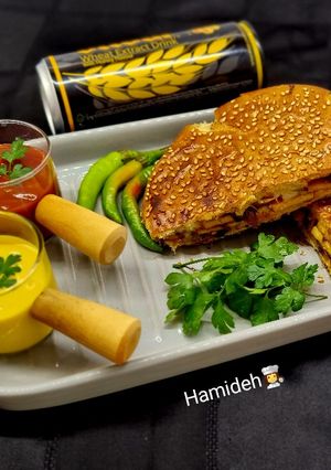 عکسی از دستور پنینی سوسیس و ذرت😋