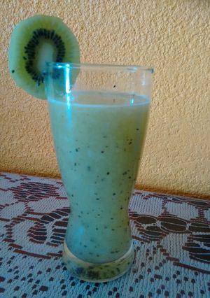 Una foto de Agua de kiwi refrescante
