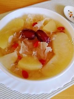 銀耳燉蘋梨 的食譜成品照片