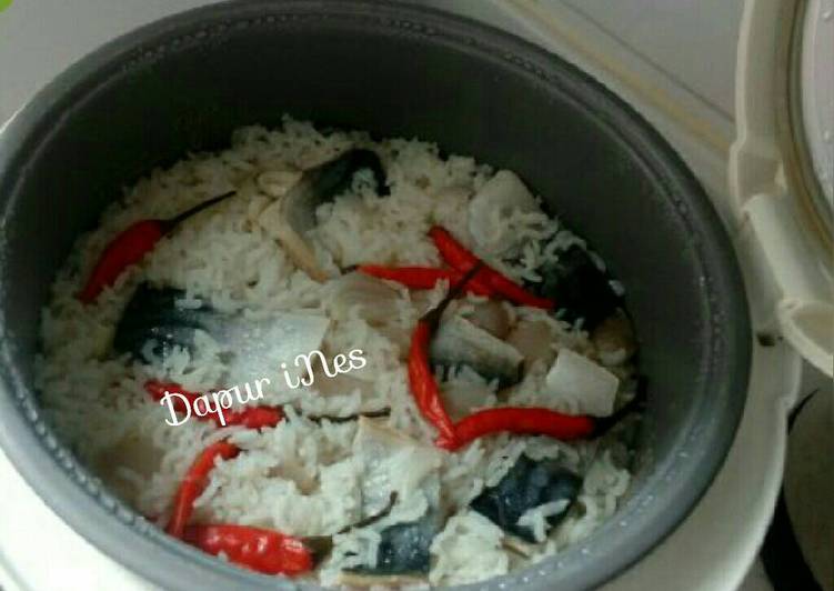 Resep Nasi Liwet ikan Tenggiri (rice cooker) yang Enak Banget