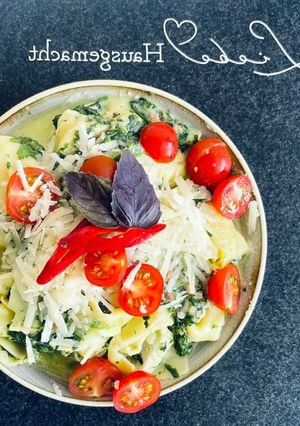 Tortellini ricotta e spinaci con panna e pomodorini🥰🍝 recept fotója