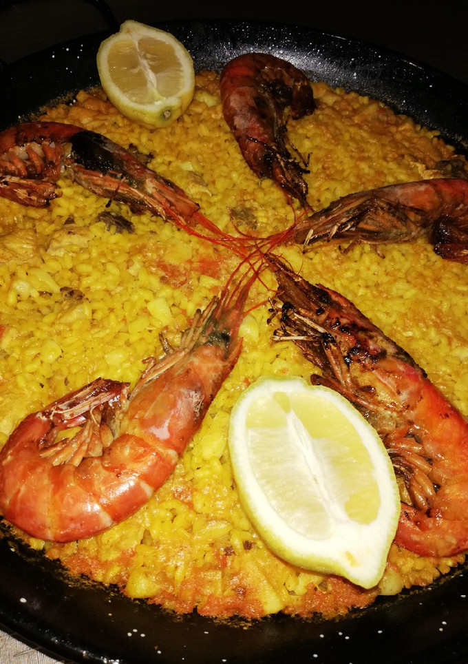 Una foto de Paella de marisco