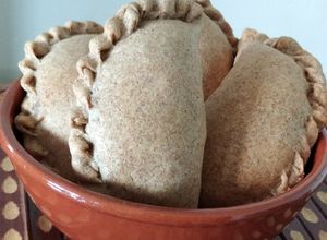Una foto de Empanadas de viernes santo, de atún, integrales 🥟🥟 😋