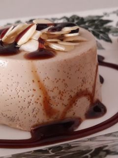 Una foto de Panna cotta de café