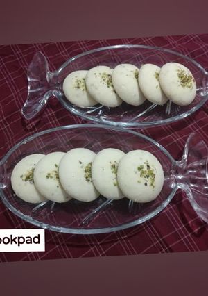 A picture of Pista Naan Khatai.