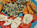 Pechuga de pollo con champiñones y salsa de queso y espinacas