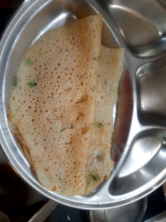மொறு மொறு ரவா தோசை(rava dosa recipe in tamil) செய்முறை முக்கிய புகைப்படம்