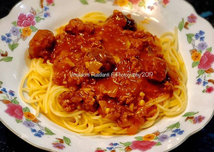 Spaghetti meatballs bolognaise